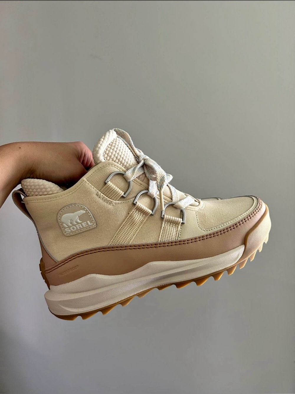 NWOT Sorel Womenโs Cream & Tan Lace-Up Winter Boot 9